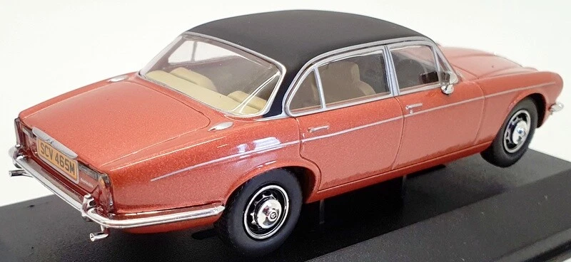 Corgi 1/43 Scale Model Car VA13903 - Daimler Double 6 Series 2 Vanden Plus - Image 2 of 4