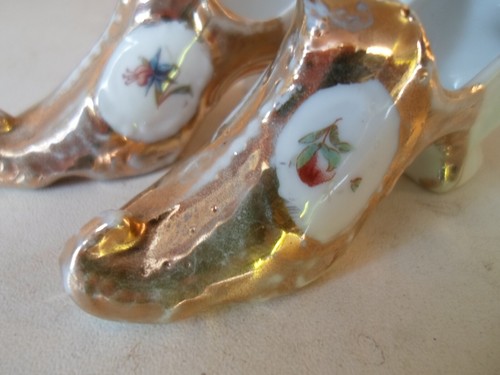 Collectors Early 20th Century Pair Of Fine Bone China Miniature Shoes/Slippers - Picture 2 of 8