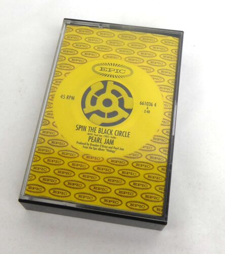 Musikkassette - PEARL JAM - Spin the black Circle -  Tape MC - Bild 1 von 1