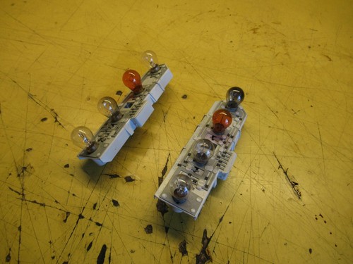 Skoda Superb 3U - 1x Lampenträger Birnenfassung re oder li Rücklicht Bremslicht