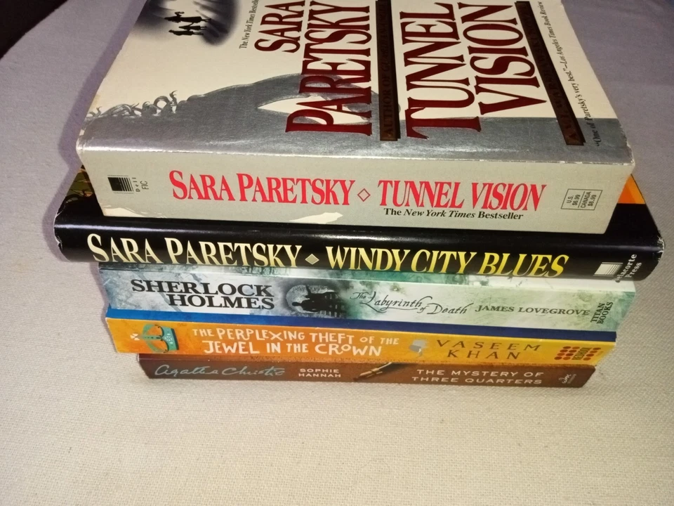 Lot of 5 Paretsky Lovegrove Sherlock Holmes Khan Crown Hannah Agatha Christie Foto 3 de 4