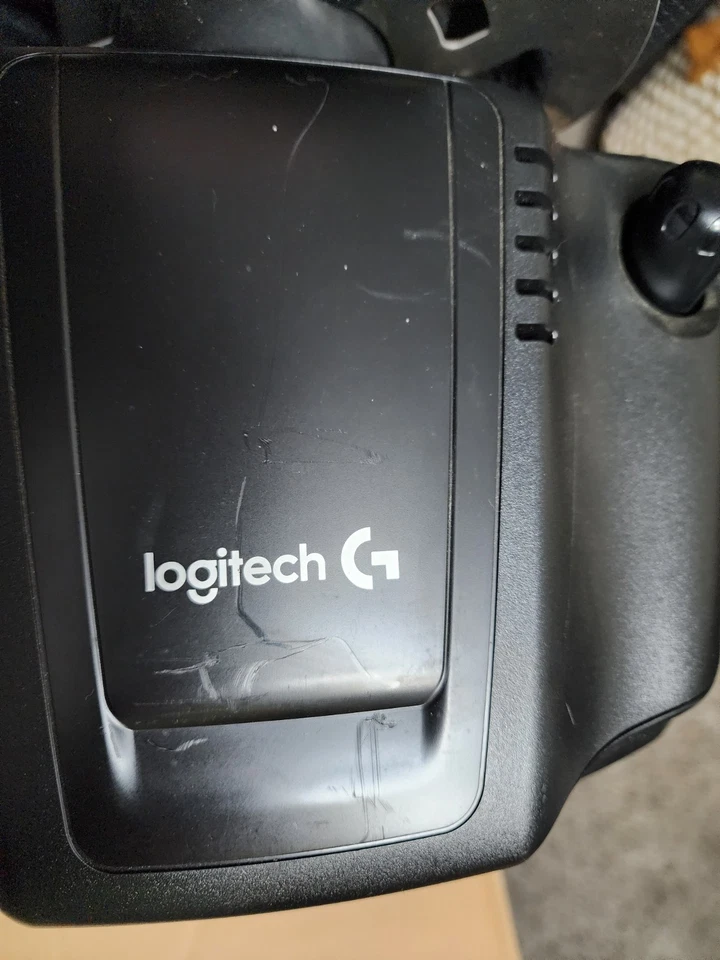 Roda de corrida Logitech G920 Driving Force - Preta (941-000121) - Imagem 3 de 4