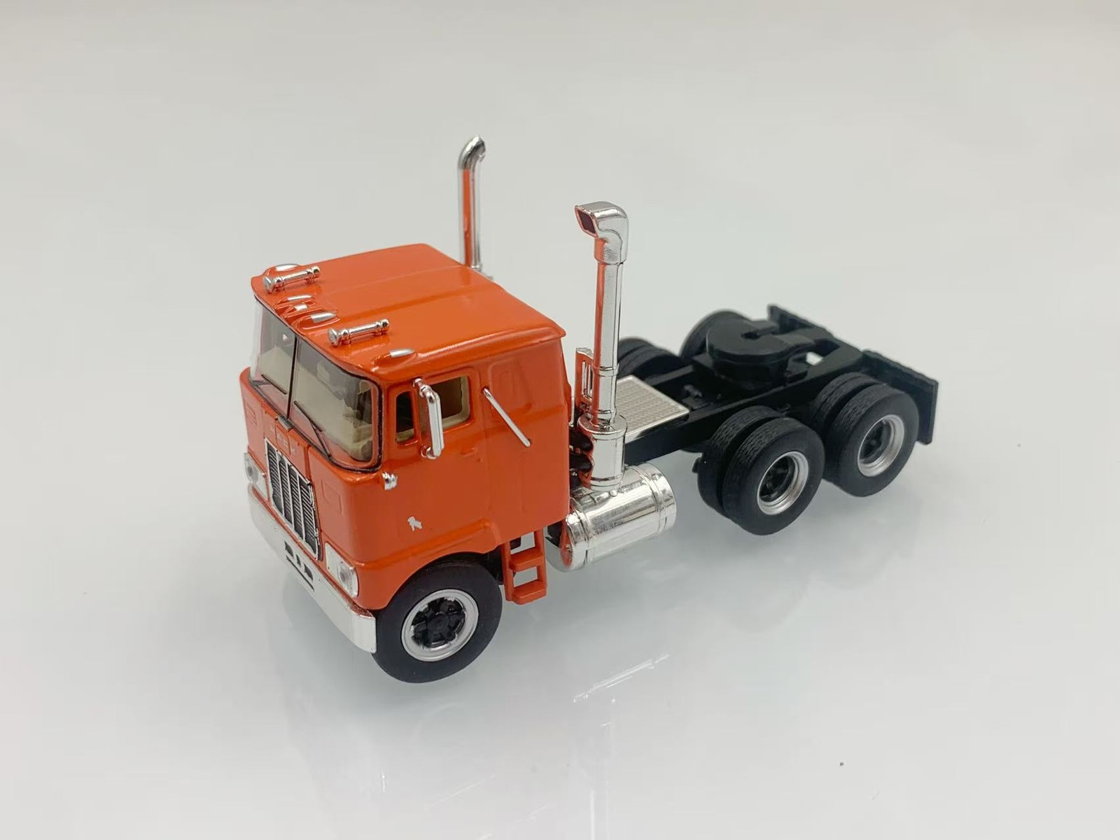 Top Self Replicas 1:64 Scale Mack F700 Semi Tractor Trucks D