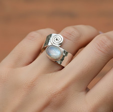 925 Solid Sterling Silver White Rainbow Moonstone Hmmered Ring
