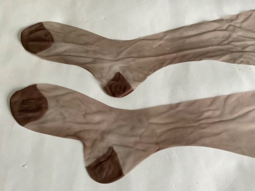1PR VINTAGE HANES 415 REINFORCED SHEER 9 SHORT STOCKINGS UNWORN & BONUS PAIR - Picture 5 of 8