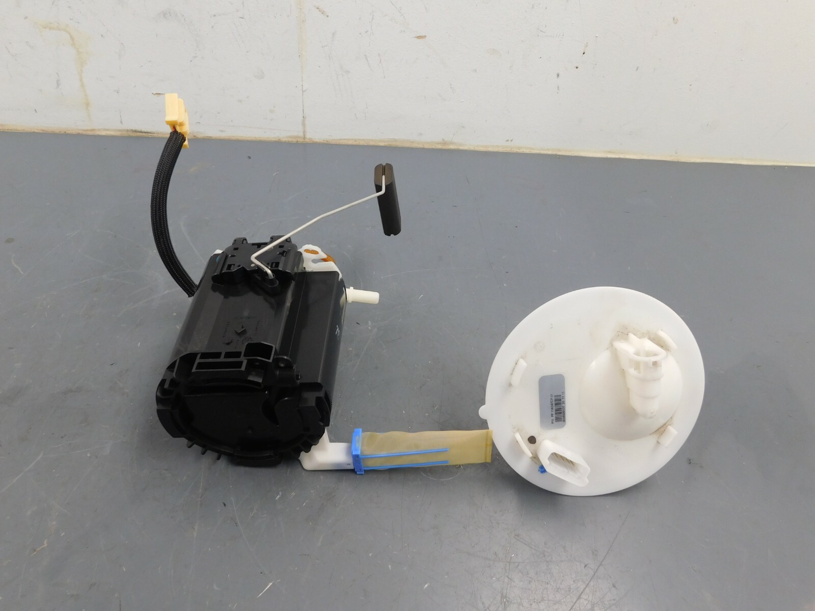 2016 15 17 18 19  McLaren 570S 570 Fuel Pump / Sending Unit / Harness #0408 Q5