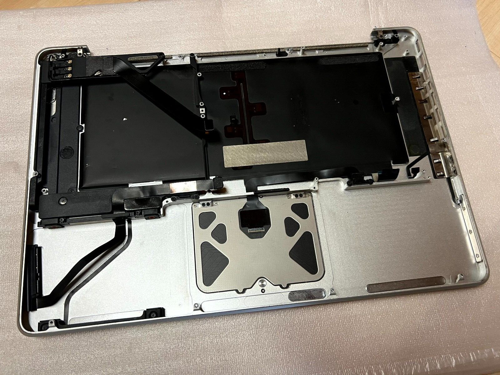 APPLE MACBOOK PRO 15 2011 A1286 - TOP CASE SCOCCA COMPLETA DI TASTIERA TRACKPAD foto 4