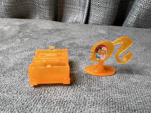 Muñeca Barbie Mattel Accesorio MAQUILLAJE Compacto Diorama Tocador Esmalte de Uñas Corona - Imagen 5 de 10