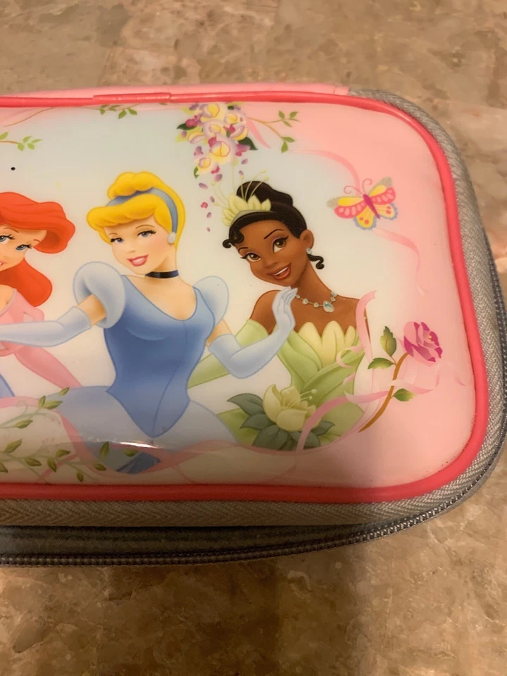 Estuche de transporte suave Disney Princess Pouch para sistema de videojuegos portátil Nintendo DS Foto 3 de 4