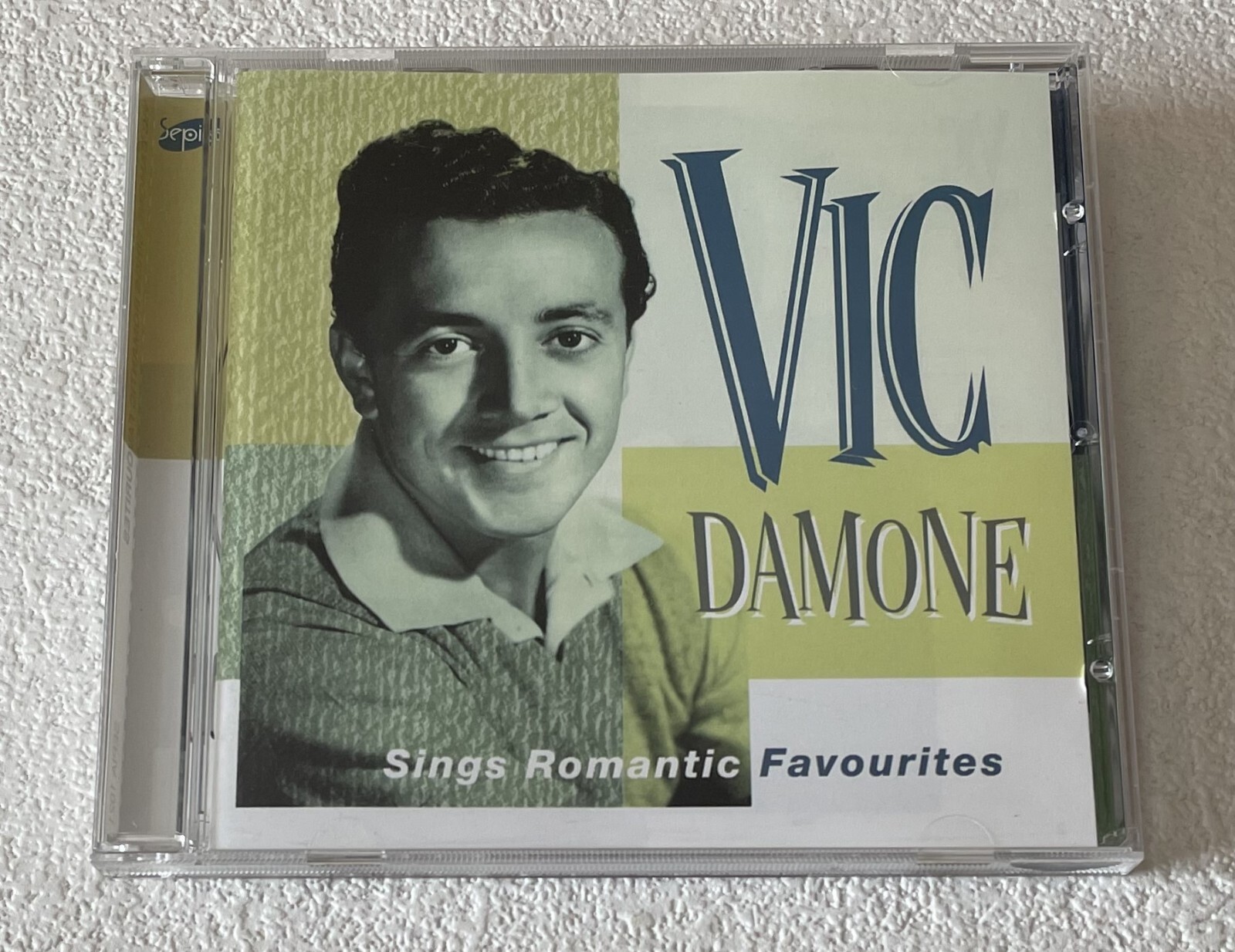 VIC DAMONE ~ SINGS ROMANTIC FAVOURITES ~ 2003 UK 25-TRACK CD ALBUM