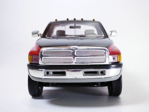 OCCASION sans boite DODGE RAM 3500 V10 Dually 1/18 Pick up - Picture 6 of 6