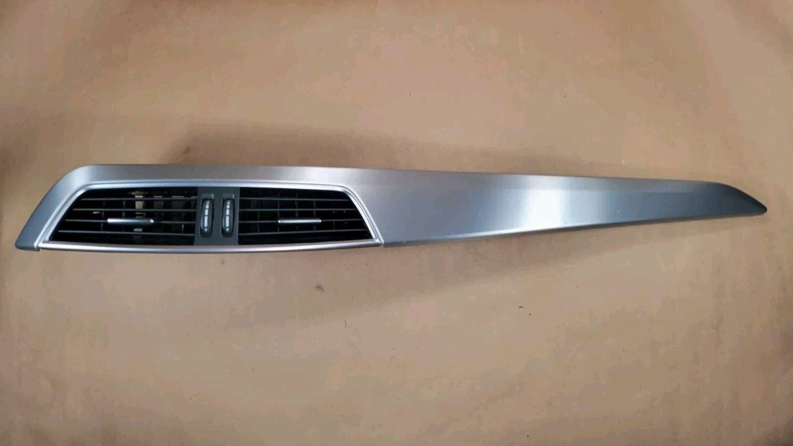 2012 2013 2014 Mercedes W204 C250 C300 C350 Center Dash Vent Trim Molding OEM