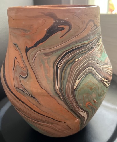 NEMADJI POTTERY Vintage Vase Made from Badlands Clay from North Dakota 5”Tall - Picture 3 of 11
