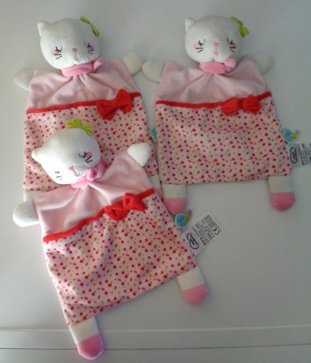 Lot de 3 doudous plats chat Mots d'Enfants rose et blanc avec noeud vert