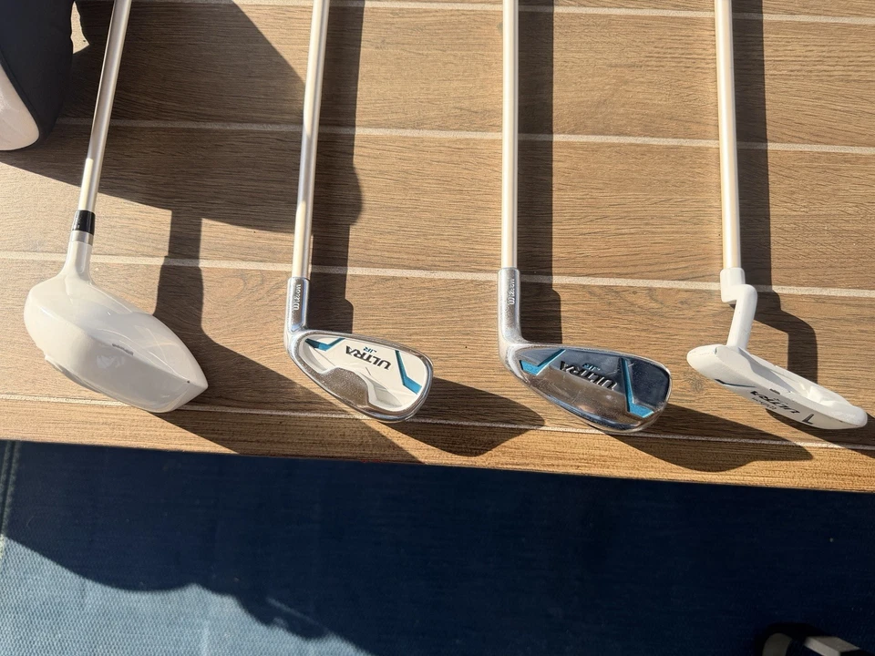 Wilson Girls Ultra Jr. Golf Club Set Junior Driver Iron Wedge Putter with Bag - Image 4 of 4