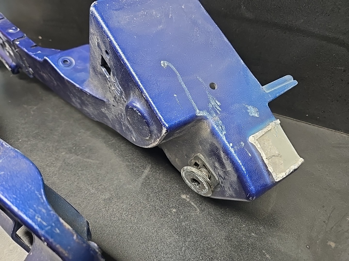 ⚠️14-17 MASERATI GHIBLI SET FRONT LEFT/RIGHT RADIATOR SUPPORT BRACKET BLUE OEM