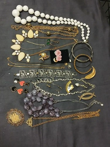 Vintage Costume Jewelry Lot Necklaces Brooches Bracelets Earrings