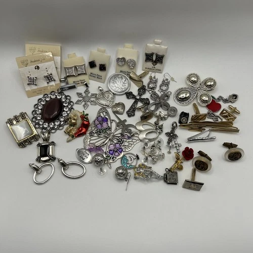 Vintage To New Costume Jewelry Scrap Or Use Lot Pendants, Cufflinks & More