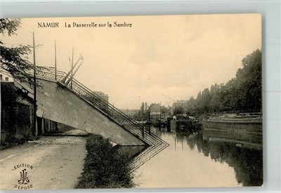 39757271 - Namur Fussgaengerbruecke ueber die Sambre Lastkaehne Hafen Namur /