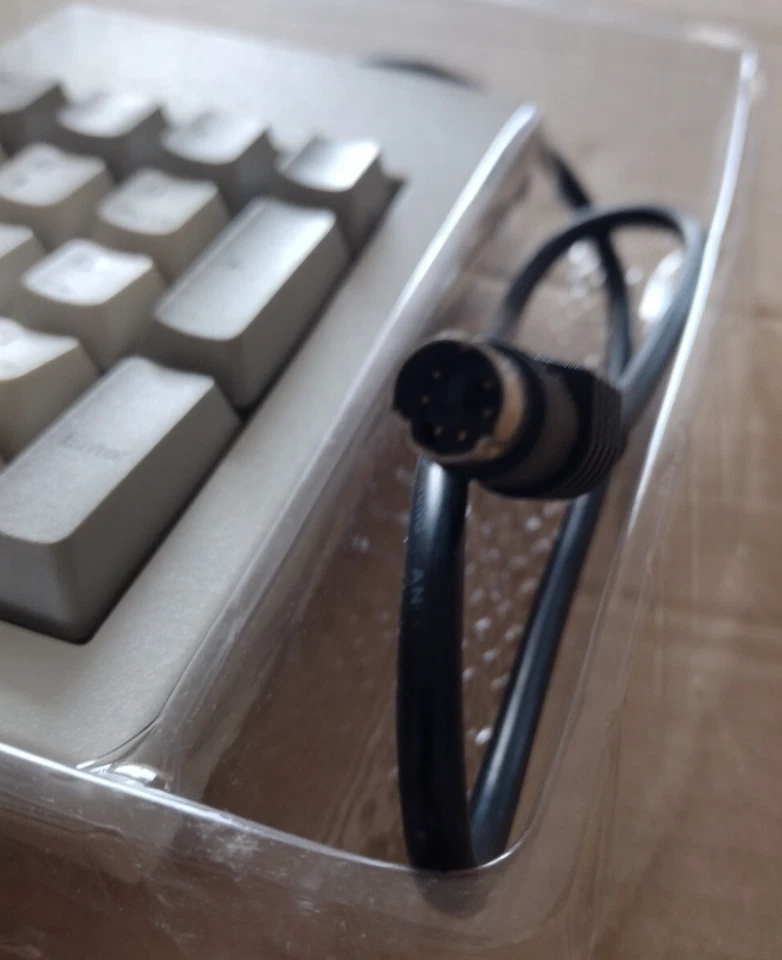 Vintage Numeric Keypad PS2 Brand New  Boxed - Image 3 of 4