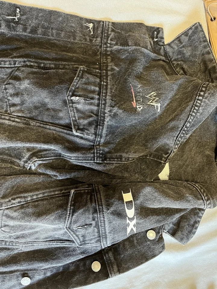 Chaqueta Denim Negra WWE/WWF Vintage 1998 Degeneration X Talla Grande Foto 2 de 4