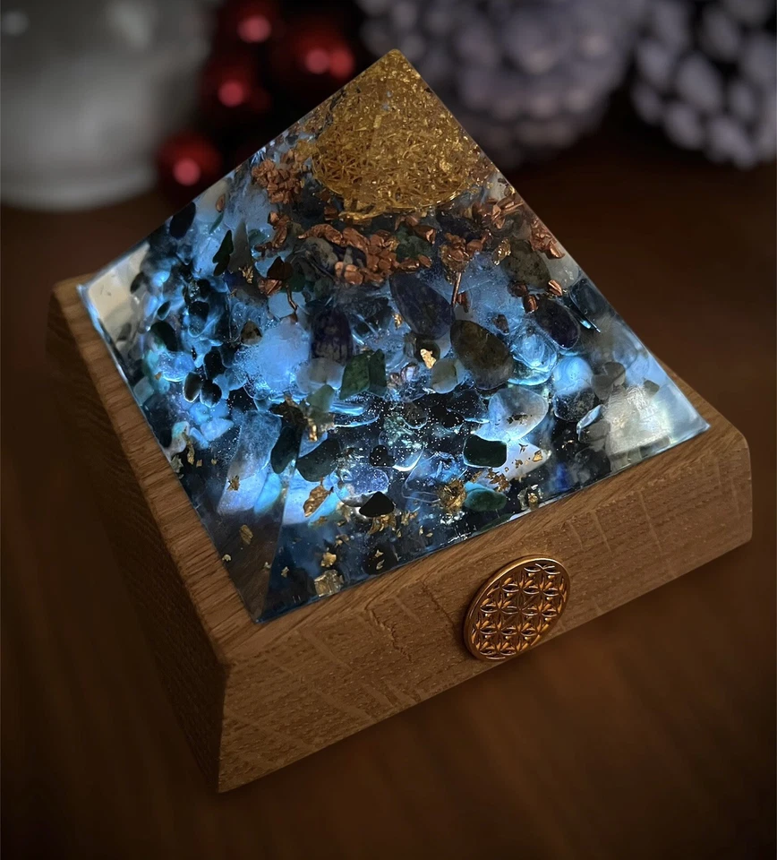 Orgonit Pyramide Loslassen beleuchtet (liebevolle Handarbeit) - Bild 3 von 4