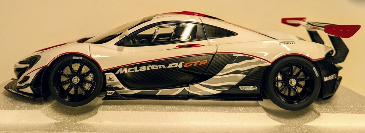 AUTOart 1/18 McLaren P1 GTR (White/Red) Composite Model AUTOart 1/18 McLaren P1 GTR (White/Red) Composite Model