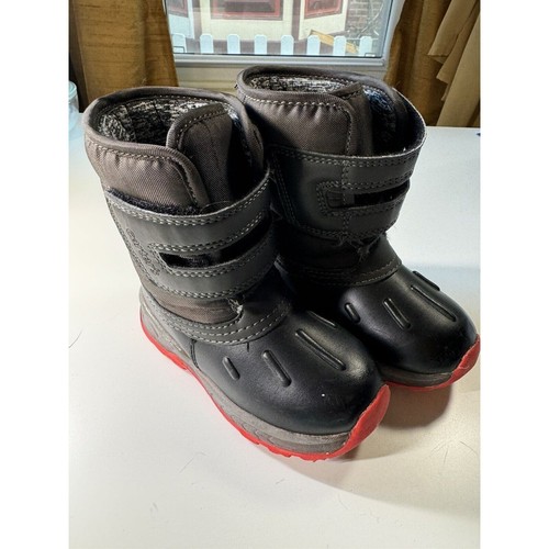 CARTER’s Skyler Light Up Soles, Easy On/Off Toddlers Black Snow Boots Size 8 EUC - Picture 1 of 11