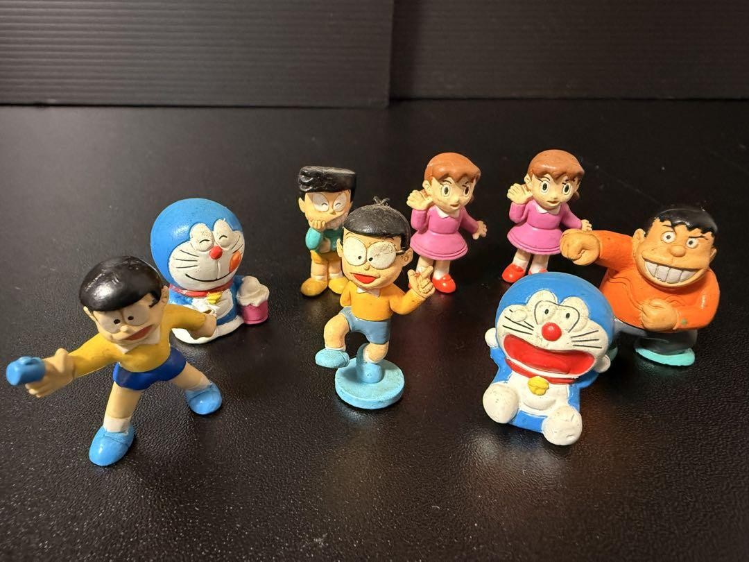 Lote de 8 figuras Doraemon Nobita Suneo Gian Shizuka H 3 cm W 2 cm 1997 1998 ...