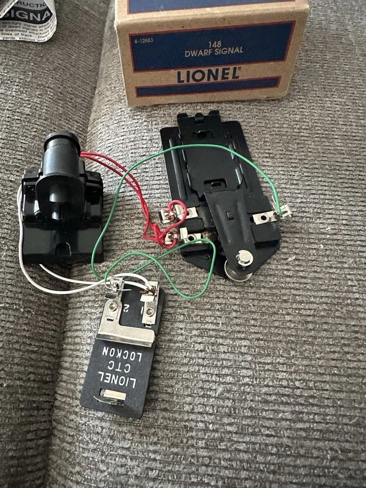 Lionel 6-12883 O and 027 #148 Operating Dwarf Signal EX/Box - Image 2 of 4