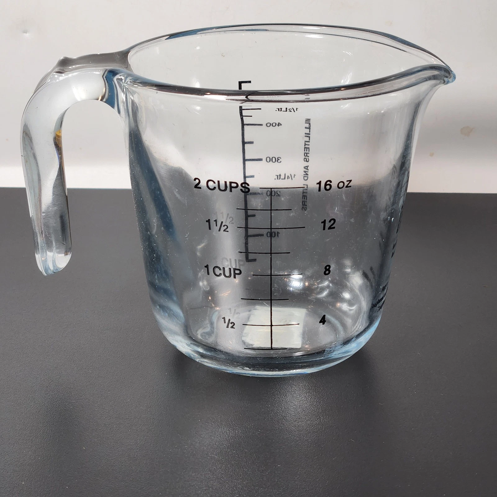Kitchen & Table Borosilicate Glass Measuring Cup Imperial 16 oz & Metric France