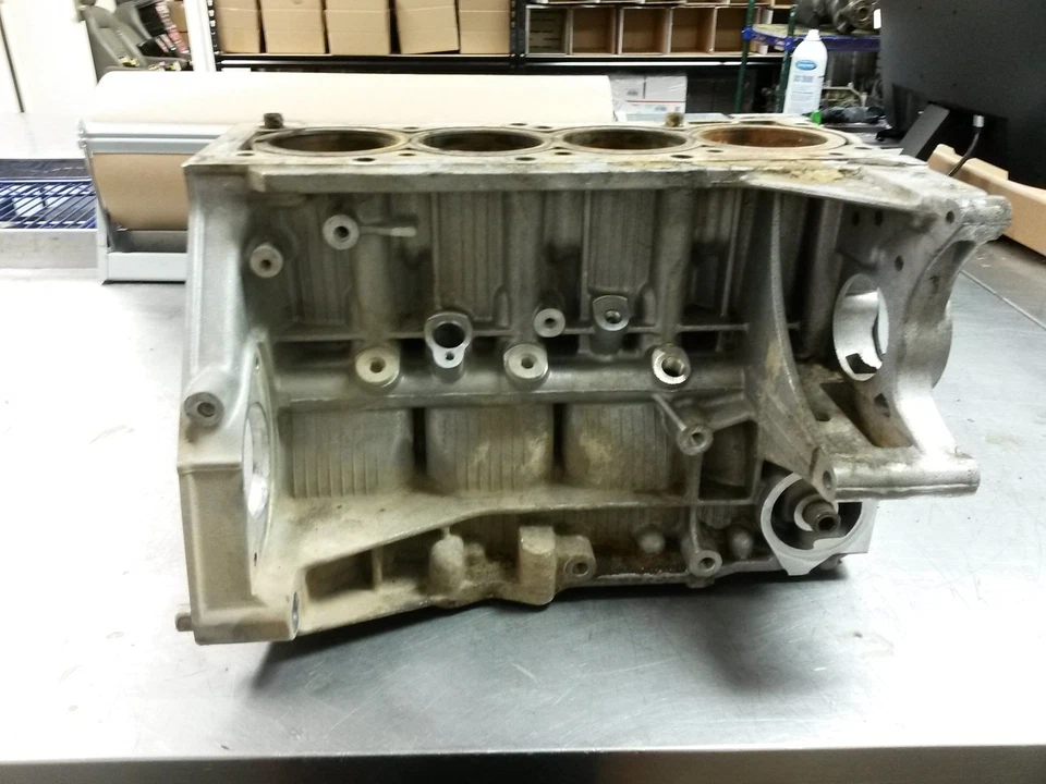 Engine Cylinder Block For 98-02 Saturn SL1  1.9 - Image 3 of 4