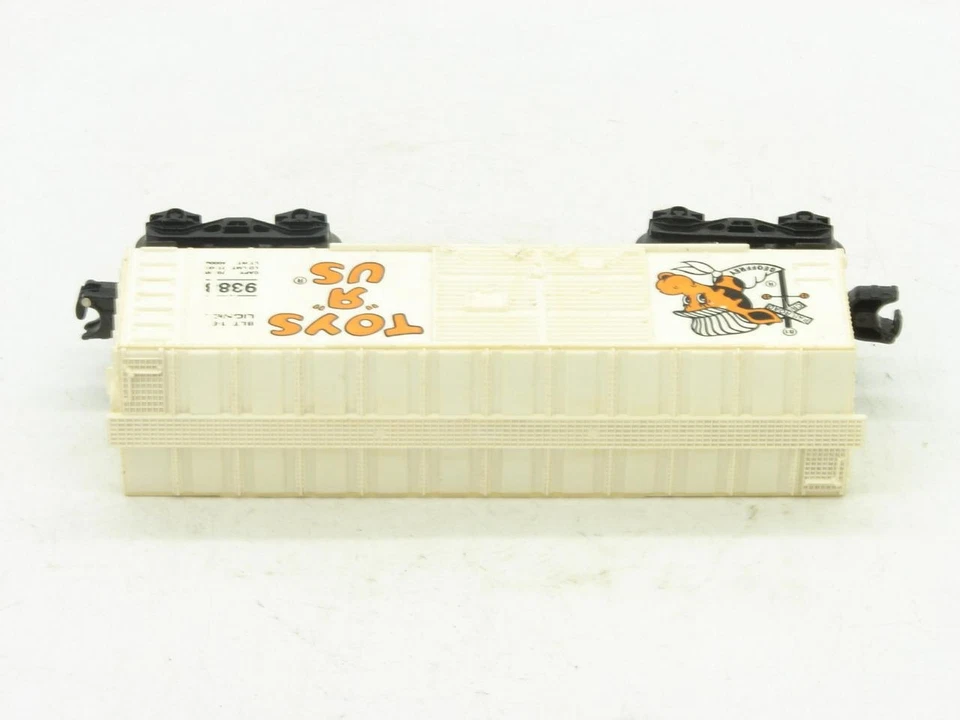 Lionel O Gauge O-27 Toys R Us Geoffrey Engineer Box Car 9388 Car #2 - Image 3 of 4