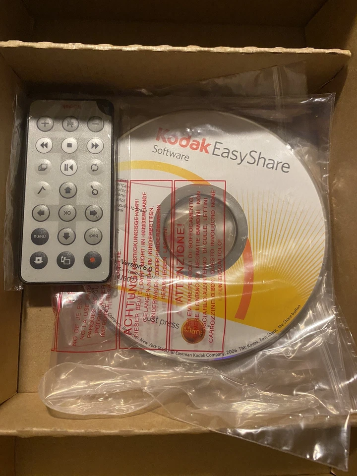 KODAK EASYSHARE SV811 Digital 8" Photo Frame SD Card Viewer  - Image 3 of 4