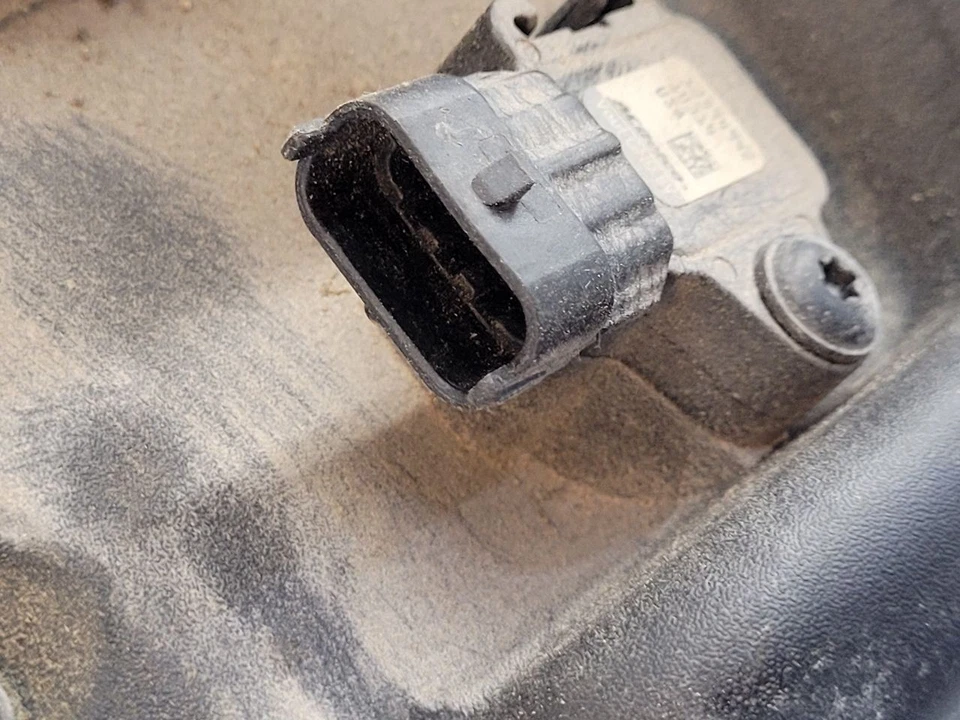 2010 - 2011 SAAB 9-5 空气净化器 2.8L 升 VIN J 8th Digit Opt Lau  — 第 2/4 张图片