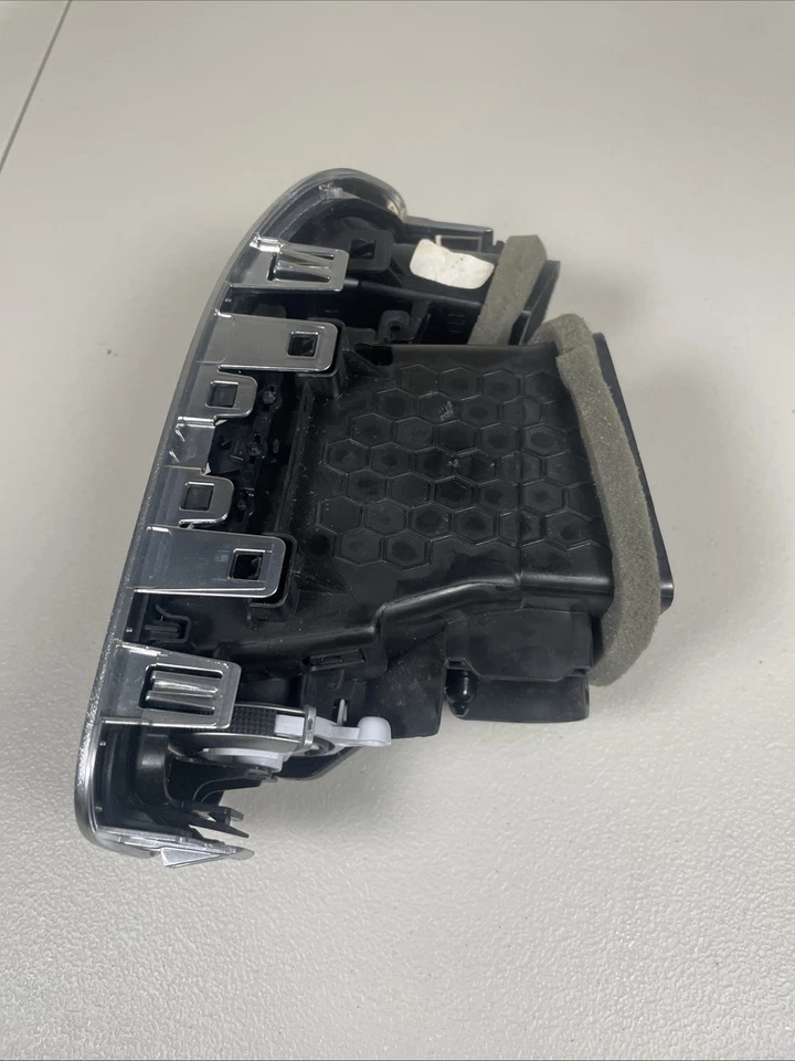 Ram 1500 2019-2024 tablero del pasajero delantero derecho rejilla de ventilación de aire OEM Foto 4 de 4