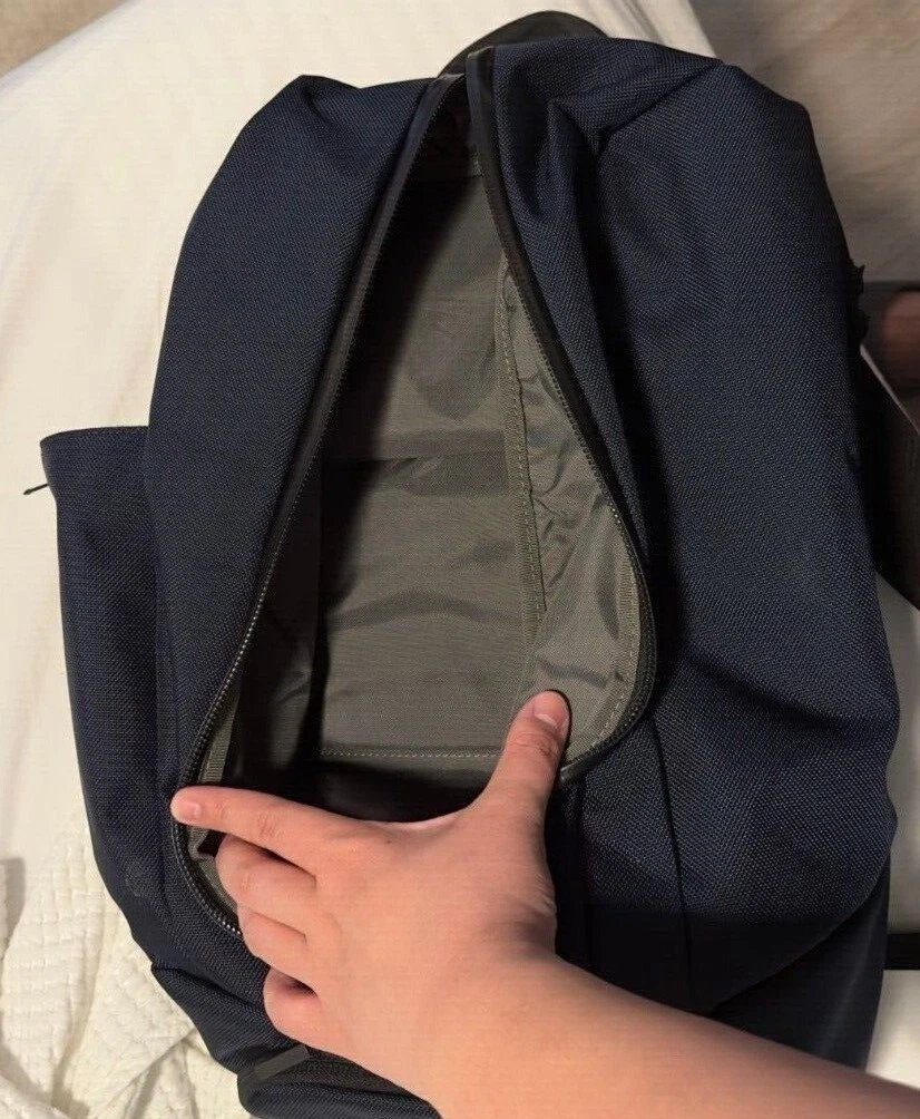 Aer Duffel Pack 2 - Lightly Used Navy HYBRID Office/Gym Bag