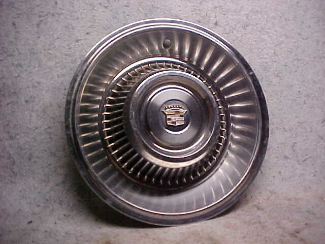 1963 64 CADILLAC HUBCAP
