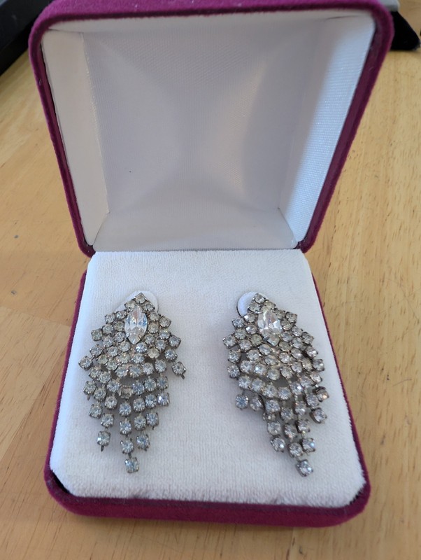 Vintage 1.5” Crystal Rhinestone Silver Tone Dangle Clip Earrings