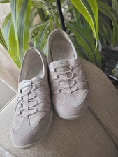 Skechers Women's Taupe Slip-On Comfort Shoes Size 8 / 39.5