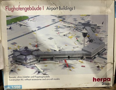 Herpa Wings 1:500 Airport Bldg # 519687 incomplete; + accessories 519472, 519595