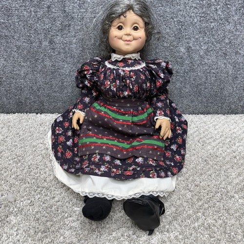 Vintage 1993 Granny World doll 20" missing shoe gray hair apron Grannyworld