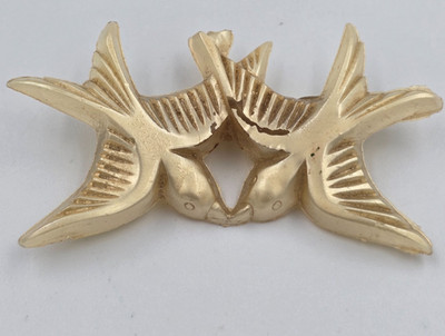 Vintage Celluloid Love Birds Kissing Swallows Brooch Pin Plastic 1940s