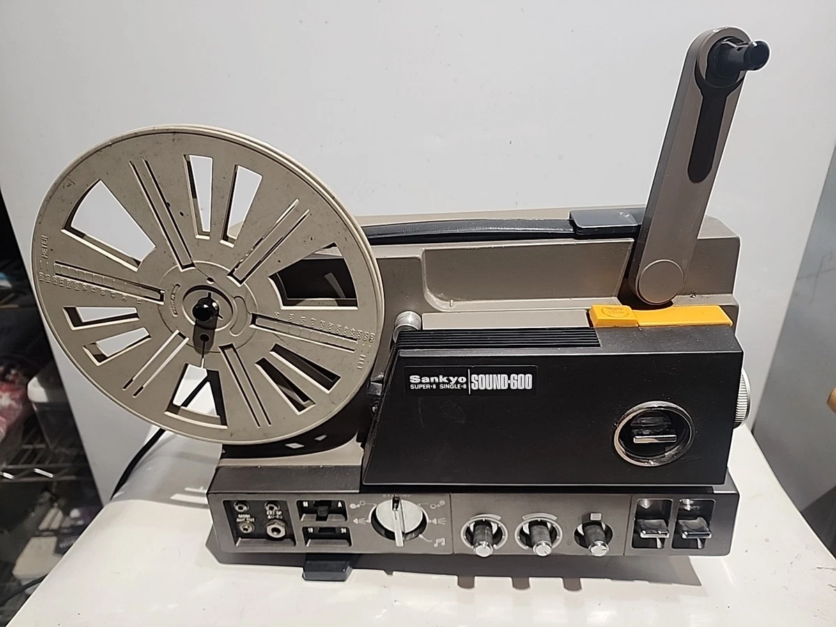 Projecteur Sankyo Sound 702 Super 8 Et Single 8 - Vintage Japonais (ampoule à Changer)