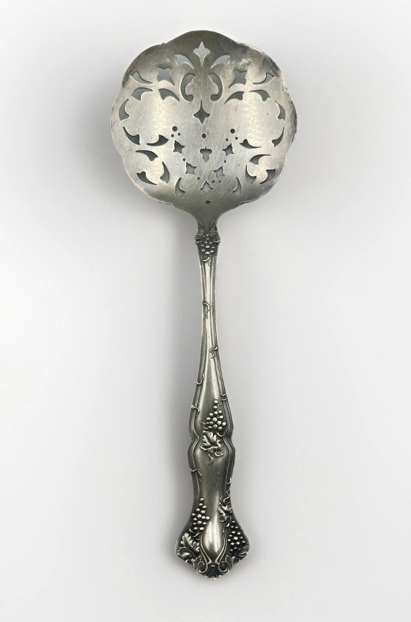 1847 Rogers Bros VINTAGE GRAPE Silverplate 7 1/2" Tomato Server Spoon XS Triple