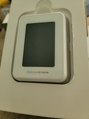 Honeywell Home T9 Wi-Fi Smart Thermostat with RoomSmart Sensor - White...