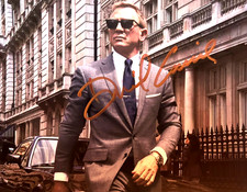 Daniel Craig Signed 8x10