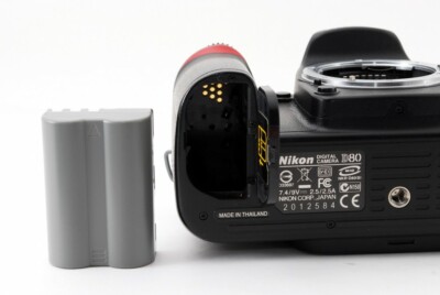 Nikon D80 10.2MP 35-80/80-200mm Zoom Set [Exc+++] w/8GB SD Card