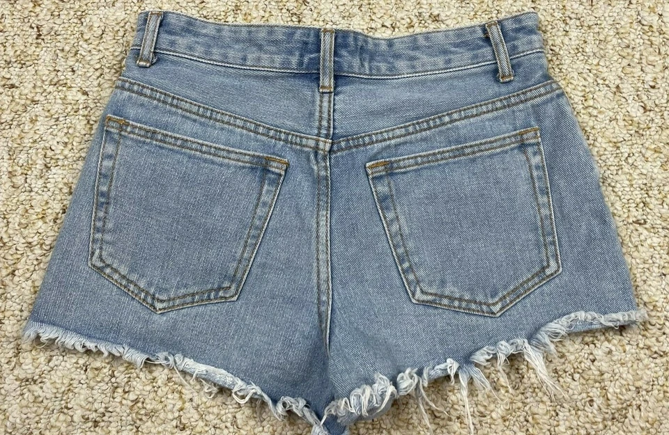 Pantalones cortos de mezclilla elásticos Forever 21 talla 24 (cintura 28") Foto 4 de 4