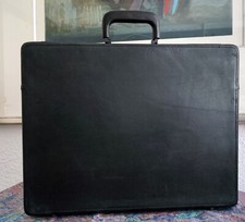 Seeger Aktenkoffer mit elektronischem Solar Zahlenschloss Leder schwarz